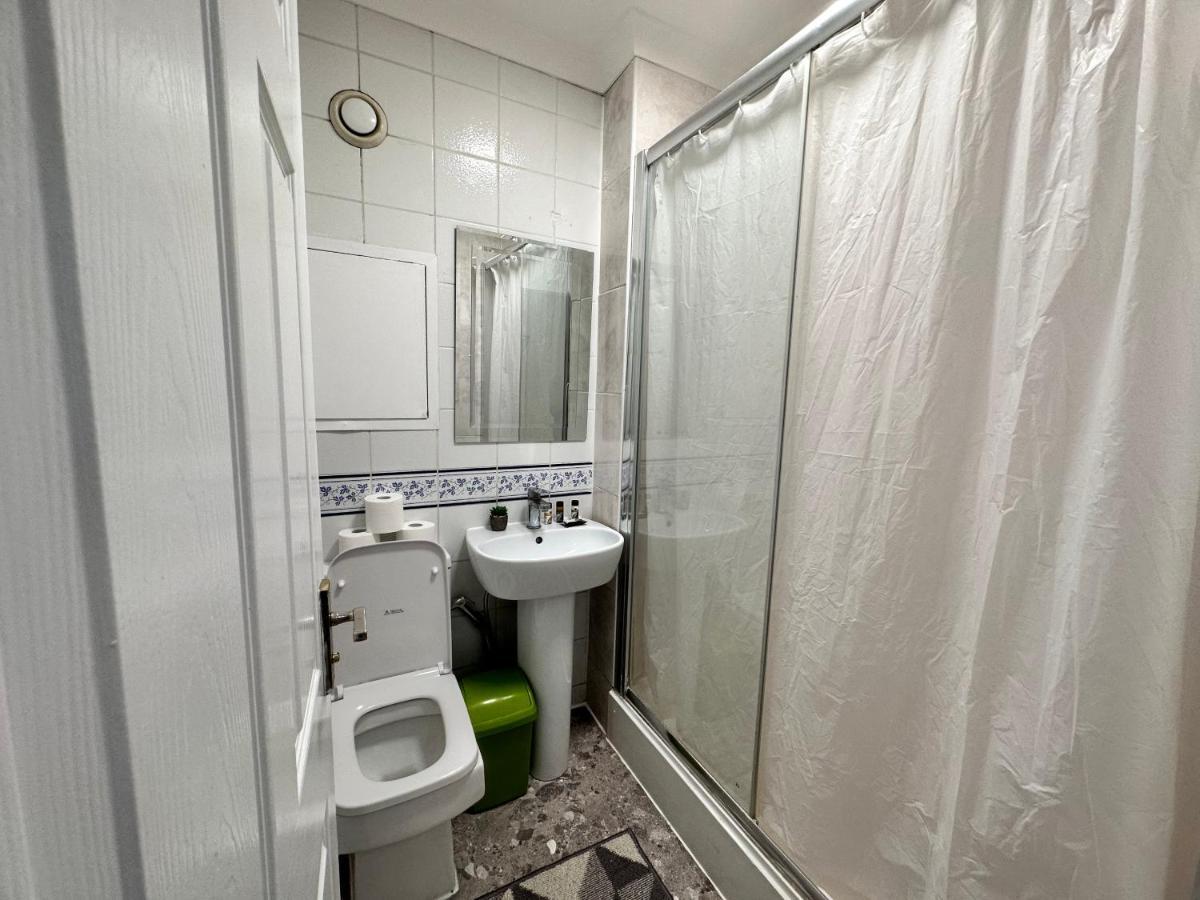 Posh 2-Bedroom, Living Room, Kitchen & 1.5 Bathroom London Kültér fotó